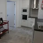 Apartment Near The River 3 Bedrooms Flat, With Ac For 9 *
