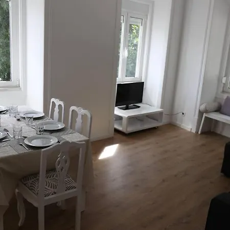 Lägenhet Near The River 3 Bedrooms Flat, With Ac For 9