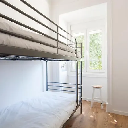 Near The River 3 Bedrooms Flat, With Ac For 9 *