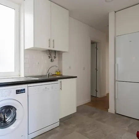 Near The River 3 Bedrooms Flat, With Ac For 9 *