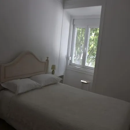 Near The River 3 Bedrooms Flat, With Ac For 9 *