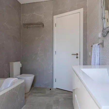 Near The River 3 Bedrooms Flat, With Ac For 9 Διαμέρισμα *